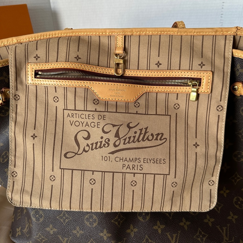 Authentic Louis Vuitton Monogram Never Full GM Shoulder Bag. - Picture 14 of 17